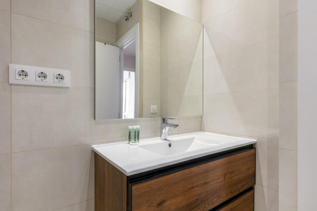 Bright With Views - 2Bd 1Bth- Av America Madrid Kültér fotó